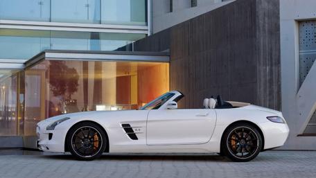 Sleek Elegance of a White Sports Car wallpaper