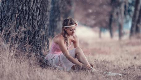 Serenity in Nature's Embrace wallpaper