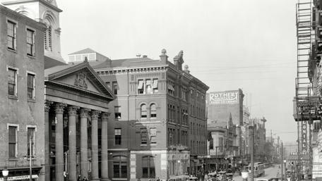 Monochrome Cityscape of Vintage Architecture wallpaper