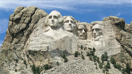 Majestic Mount Rushmore in Nature's Embrace wallpaper