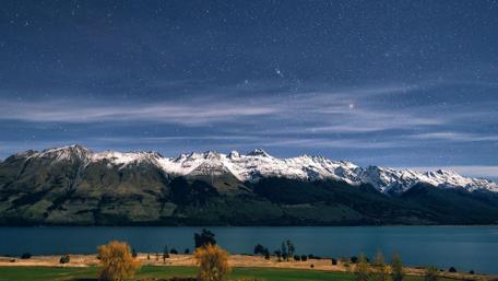 Majestic Night Over Snowy Mountains wallpaper
