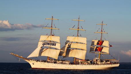 Sailing Towards New Horizons Togetherness and Adventure Awaits wallpaper