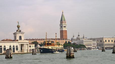 Venetian Serenity Captured in 4K Quality wallpaper