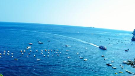 Tranquil Waters Under a Clear Blue Sky wallpaper