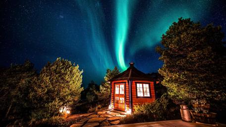 Northern Lights in the starry night sky wallpaper