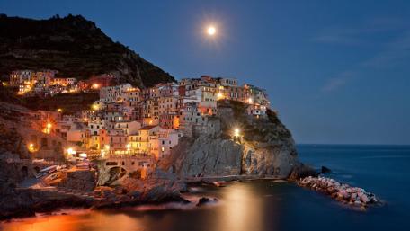 Manarola at night - Cinque Terre, Italy wallpaper