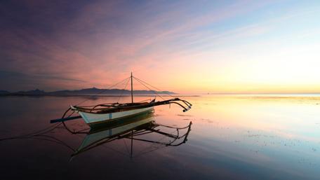 Serene Reflection at Dusk wallpaper