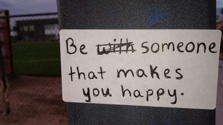 Be Someone That Makes You Happy wallpaper