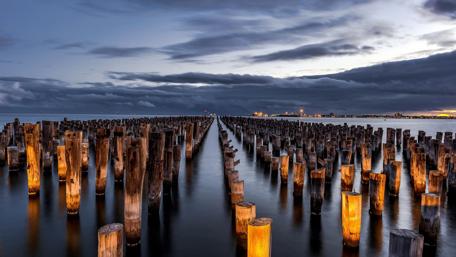 Serene Twilight Over Waterway wallpaper