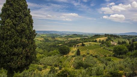 Breathtaking Tuscan Landscape View wallpaper