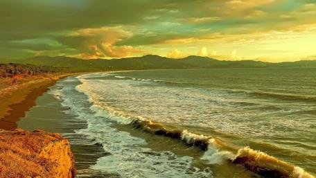 Shimmering Golden Coastline at Sunset wallpaper