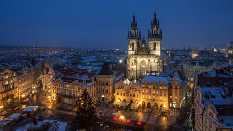 Winter Evening in a Lit Cityscape wallpaper