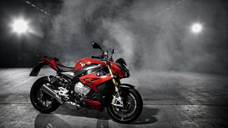 Powerful BMW S1000R in Dramatic Lighting wallpaper