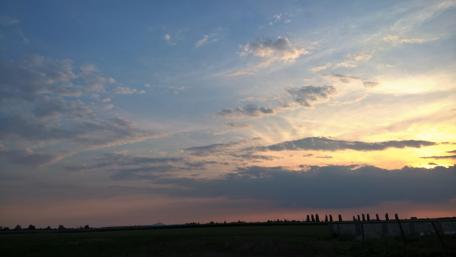 Serene Evening Sky at Sunset wallpaper