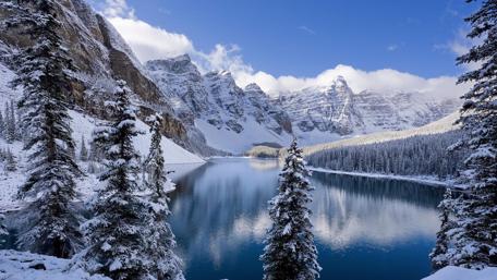 Winter Wonderland by the Lake wallpaper