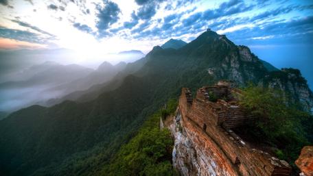 Majestic Mountain Peaks at Sunrise wallpaper