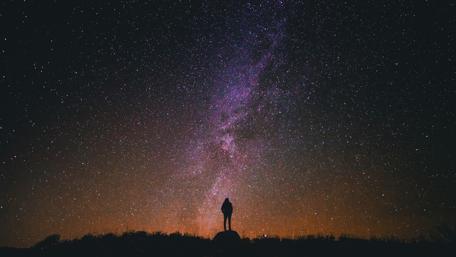 Stargazer's Solitude Under the Milky Way wallpaper