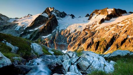 Majestic Mountain Serenity wallpaper