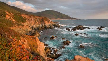 Majestic Cliffs Overlooking the Turquoise Sea wallpaper