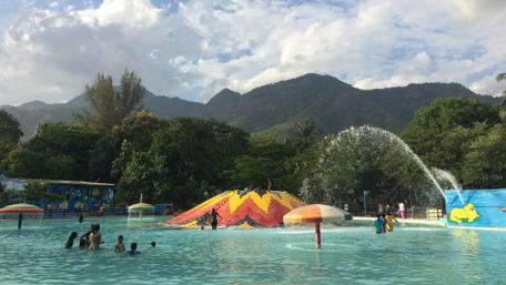 Vibrant Day at the Water Park wallpaper