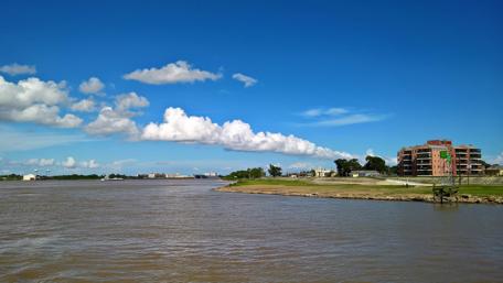 Riverfront Serenity in New Orleans Cityscape wallpaper