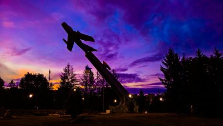 Dramatic Evening Sky Over Ternopil Monument wallpaper