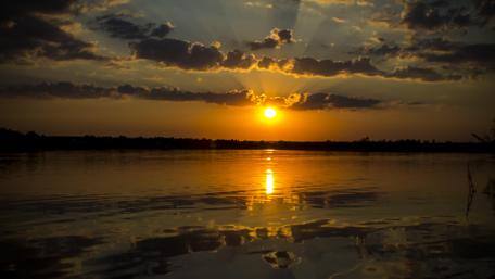 Golden Sunset Over Tranquil Lake Reflection wallpaper