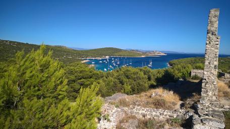 Serene Sailing in Croatia's Coastal Paradise wallpaper
