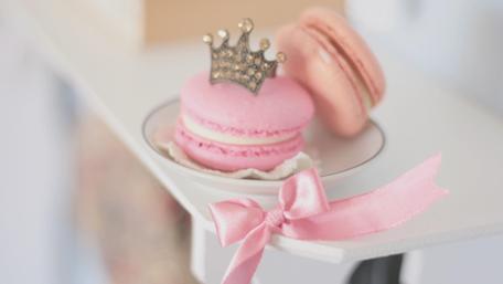 Elegant Pink Macarons Delight wallpaper
