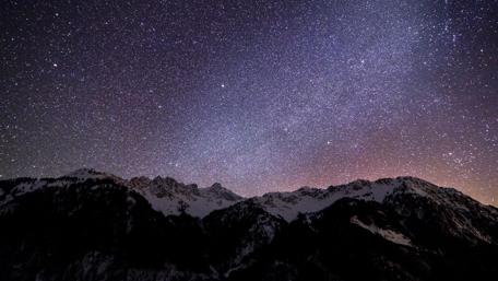 Majestic Stars Over Snowy Mountains wallpaper