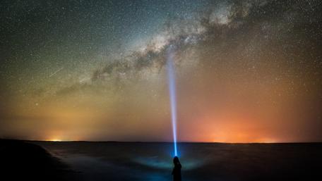 Starry Night Beneath the Milky Way wallpaper