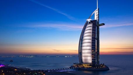 Elegant Sunset Over Iconic City Skyscraper wallpaper