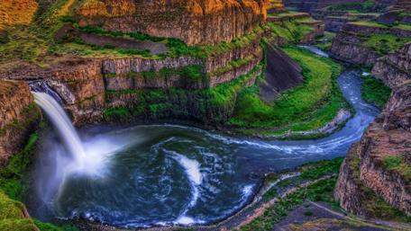 Majestic Waterfall Serenity wallpaper