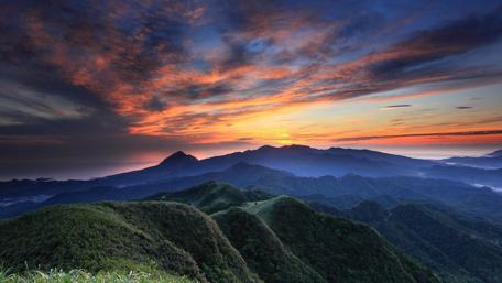 Sunset Serenity Over Rolling Hills wallpaper
