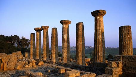 Ancient Pillars Amidst a Serene Horizon wallpaper