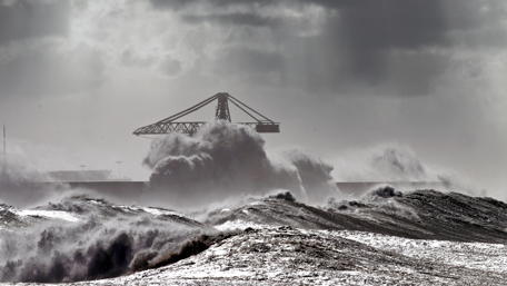 Stormy Waves in Monochrome Shade wallpaper