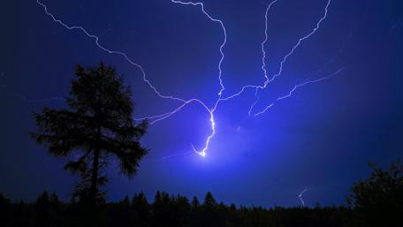 Thunderstorm at night wallpaper