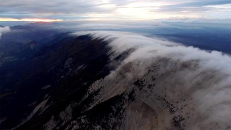 Majestic Mountain Clouds and Scenic Views wallpaper