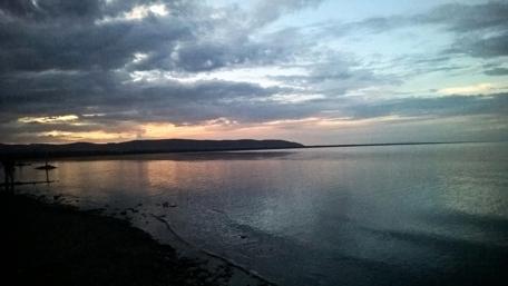 Tranquil Sunset Over Serene Waters wallpaper