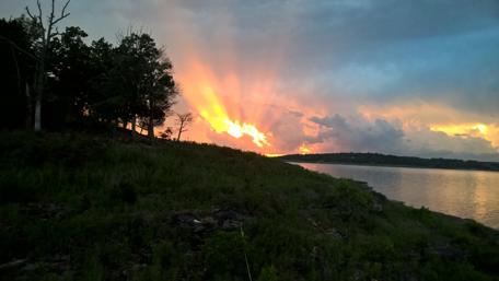 Serene Sunset at Bull Shoals Lake in 4K Quality wallpaper