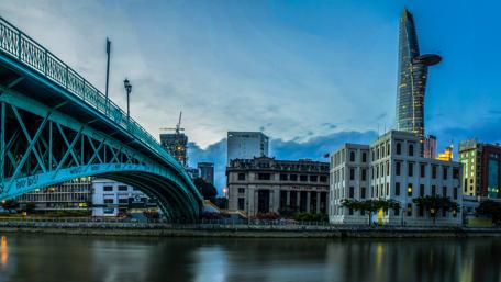 Urban Serenity by the River at Dusk wallpaper
