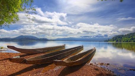 Serenity by the Lakeside wallpaper