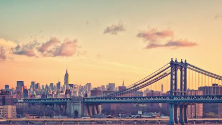 Manhattan Bridge Overlooking the Stunning Cityscape wallpaper