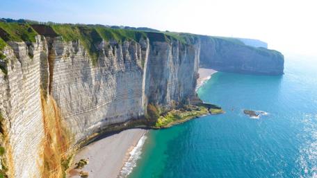 Cliffs Overlooking a Serene Seascape wallpaper
