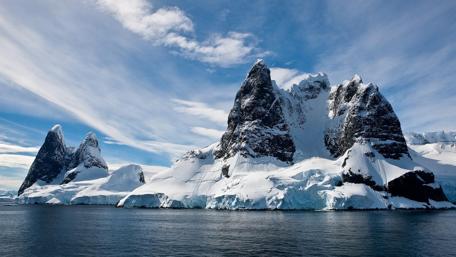Majestic Ice Peaks of the North wallpaper