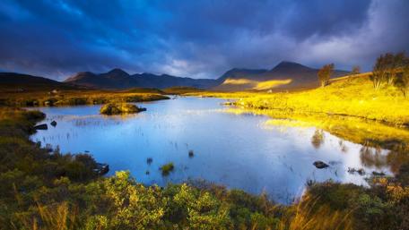 Tranquil Lake Under Dramatic Clouds wallpaper