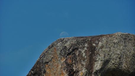 Majestic Moonrise Over Rocky Terrain wallpaper