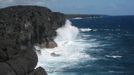 Majestic Hawaiian Ocean Waves wallpaper
