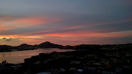 Tranquil Sunset Over Serene Waters wallpaper