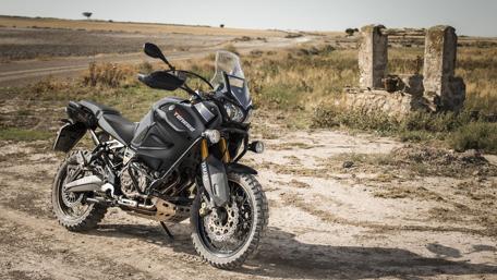 Adventure Awaits with This Stylish Bike Wallpaper wallpaper